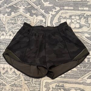 lululemon athletica Black and Green Athletic Shorts Lightweight Moisture-Wicking